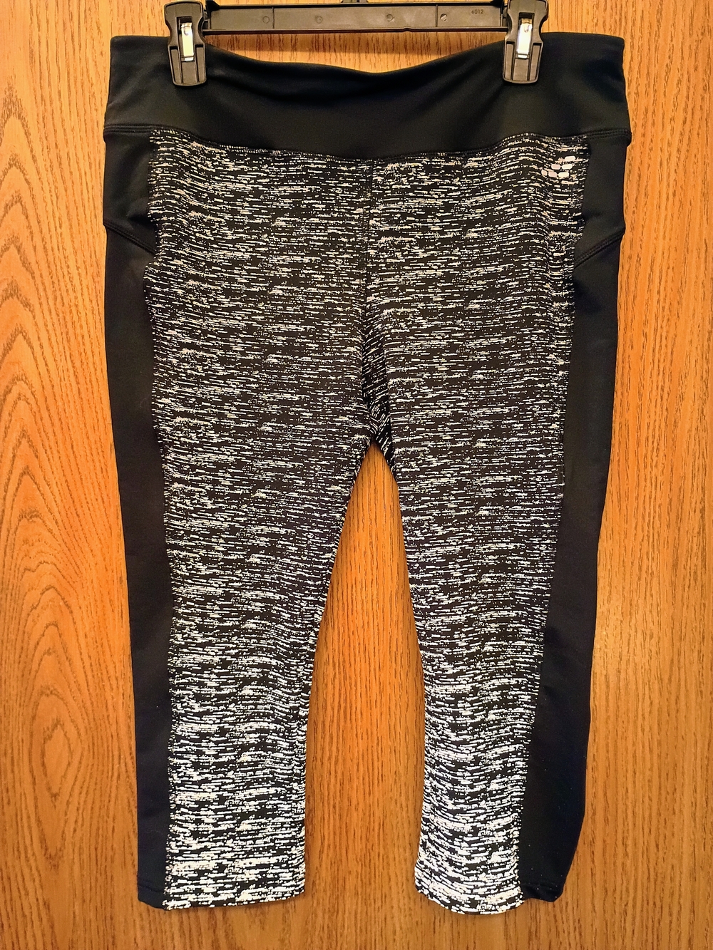 bcg Black And Reflective Design Capri Leggings
